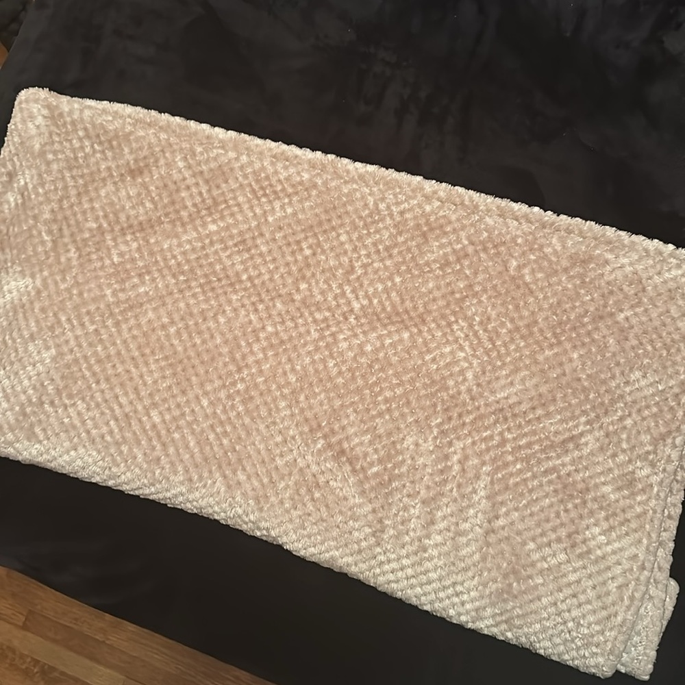 Throw blanket